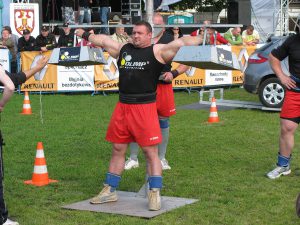 1280px-Strongman_Crucifix